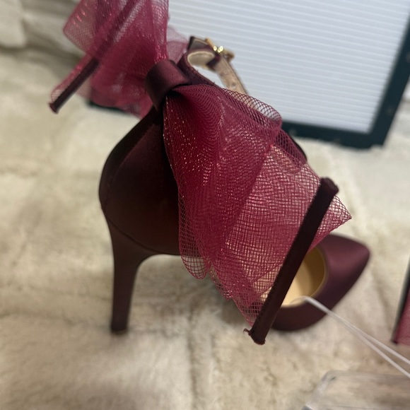 Jessica Simpson Women's Phindies Bow Ankle-Strap Pumps - Picture 10 of 12